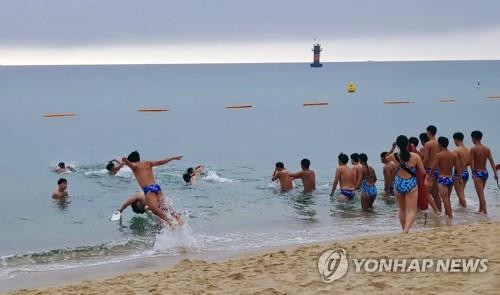 강원 동해안 해수욕장 모두 개장…'풍선효과' 우려감 고조