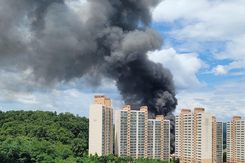 의정부 용현산단 큰불로 119신고 300여건…헬기 투입 진화 중