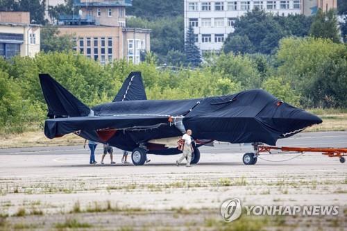 러시아, 다음주 신형 전투기 공개…F-35 대항 스텔스기 추정