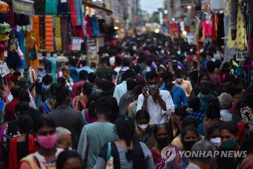 인도 고산 휴양지에 넘치는 인파…'새 감염 온상' 우려