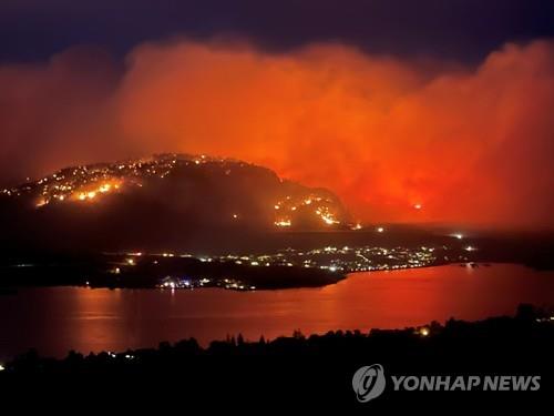 캐나다 서부 산불 300곳 확산…BC주 비상사태 선포