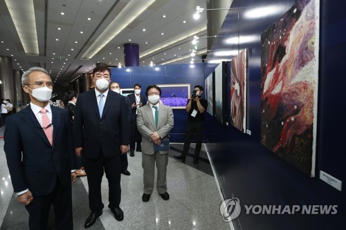 中, 주한대사의 윤석열 반박 기고 논란에 "외교관 역할한것"