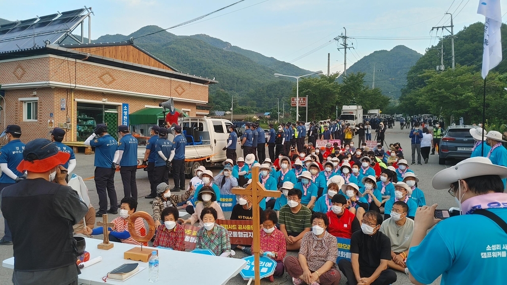 사드기지 물품 반입 이틀 만에 재개…이달 들어 여섯 번째