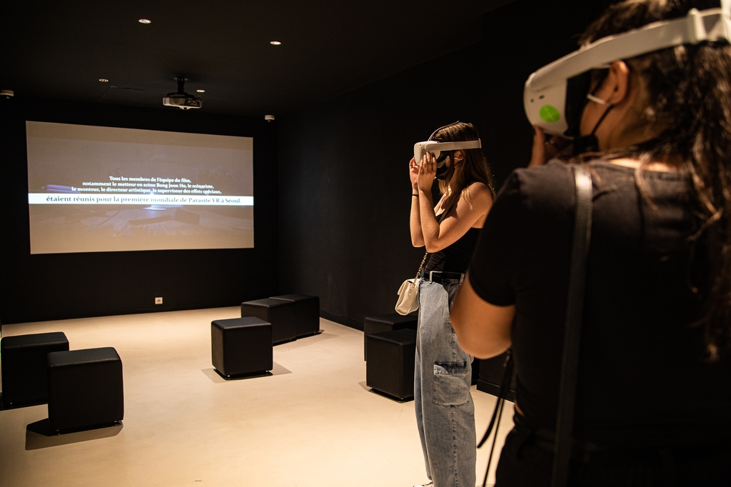 프랑스 한국문화원에서 즐기는 VR 버전 '기생충'