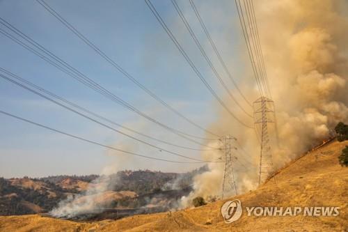 미 서부 산불 위험에 최소 17조원 들여 1만6천㎞ 전선 매설