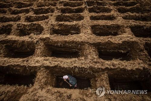 인도네시아 확진자 누적 300만명 넘어…WHO "긴급조치 필요"