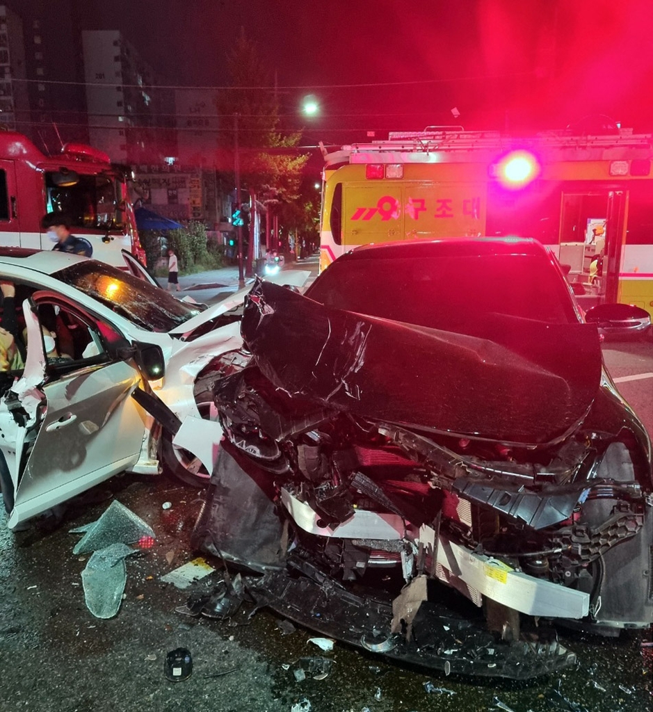 인천 만수동 교차로서 차량 3대 충돌…7명 중경상