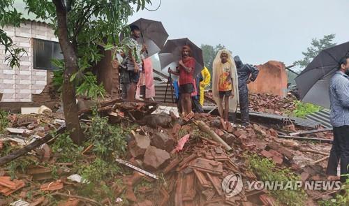 최대 594㎜ 물폭탄에 곳곳 산사태…인도 서부 홍수 사망자 136명