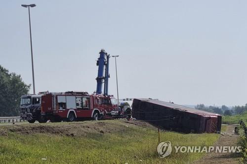 크로아티아서 만원 버스 고속도로 이탈…10명 사망·45명 부상