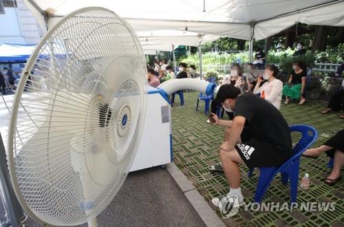 오후 9시까지 1천252명 확진…일요일 최다기록 사실상 또 깨져