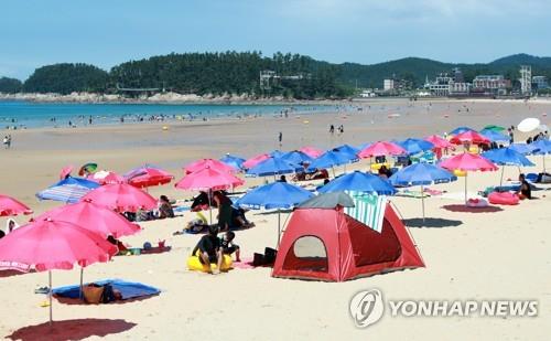 충남 서해안 3개 시군 거리두기 2단계 유지 결정…적절성 논란도