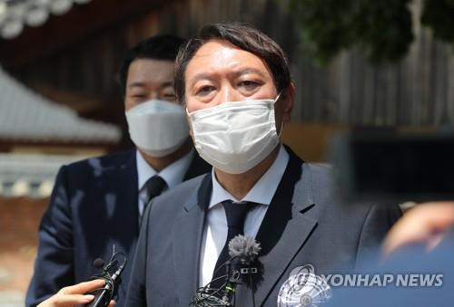 尹, 부산서 국힘 의원들과 오찬…崔, 유엔군 화장장 방문