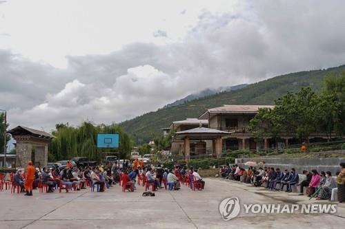 부탄의 놀라운 백신 접종 성공기…"성인 접종 완료…세계 처음"