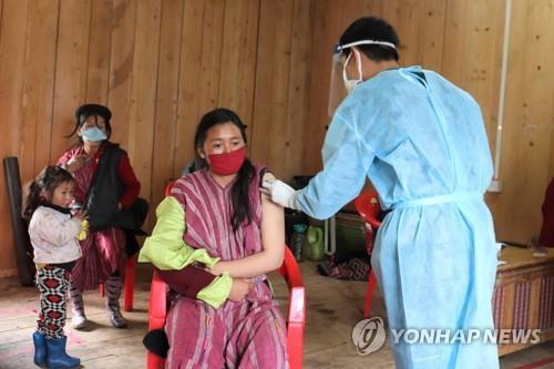 부탄의 놀라운 백신 접종 성공기…"성인 접종 완료…세계 처음"