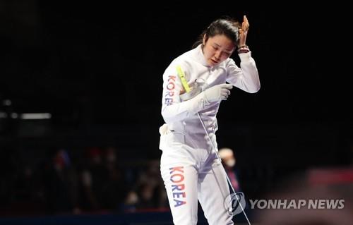 펜싱 여자 에페, 중국 꺾고 단체전 결승 진출…은메달 확보