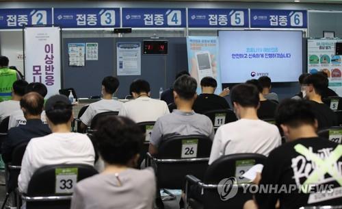 1차접종 1천838만2천137명, 인구의 35.8%…55∼59세 22.8% 접종(종합)