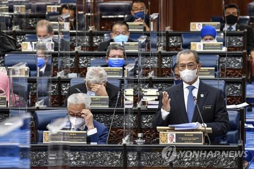 말레이 국왕, '100만명 감염 책임' 무히딘 총리에 등 돌려