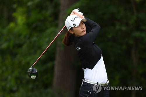 최운정, LPGA 월드 인비테이셔널 2R 3타차 2위