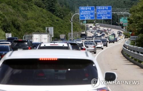 '여름 휴가 행렬'…수도권→강원 동해안 고속도로 극심한 정체