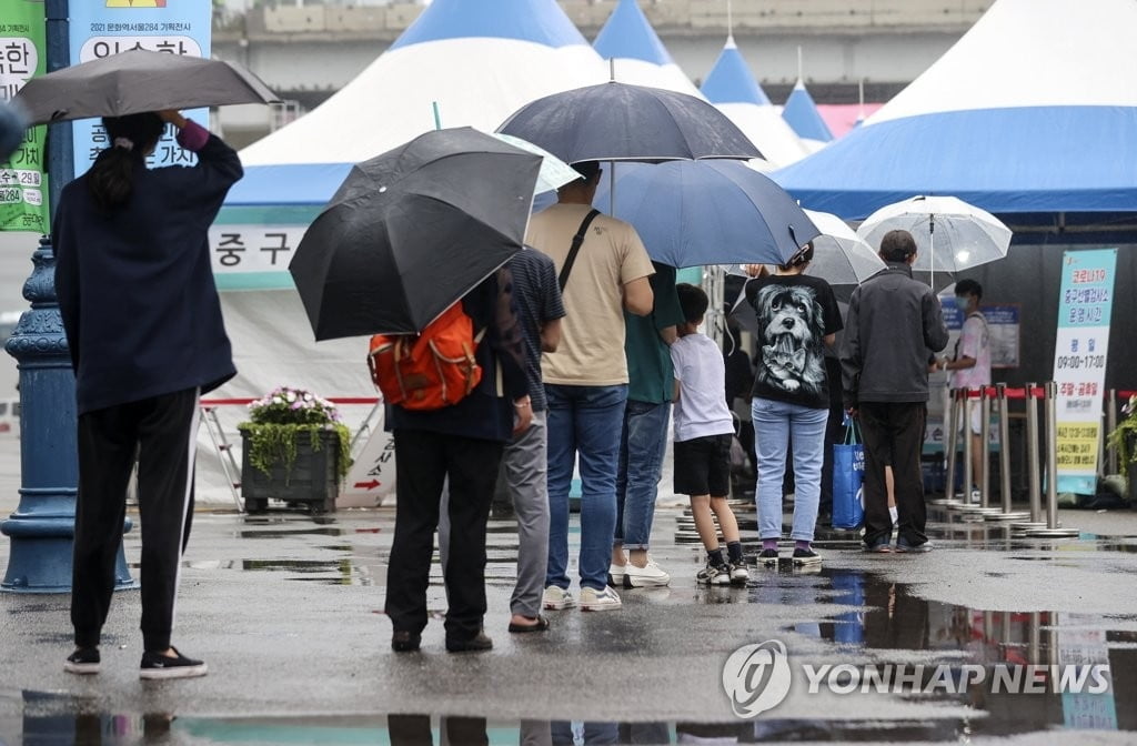 "백신 접종자도 실내외 마스크 착용 의무화"