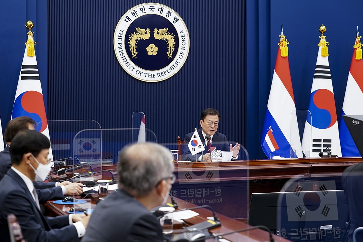 문 대통령 "각별한 나라"…네덜란드와 반도체 협력