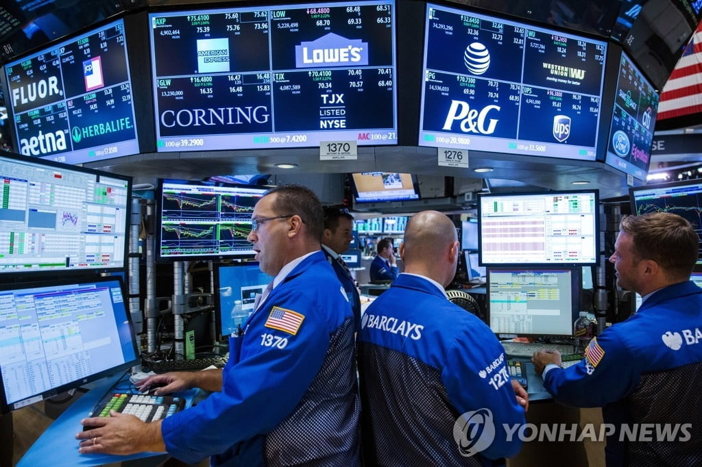 미국 증시, 델타 변이·위험회피 심리에 하락…다우 0.24%↓