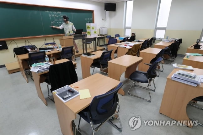 4차 유행 발목 잡힌 서울 대학들, 2학기도 `비대면 수업`