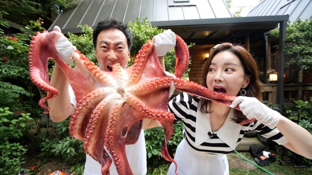 JTBC ‘할명수’ 바다의 왕자 박명수, 8kg 거대 문어로 해신탕 요리 도오전~~