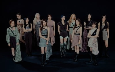 이달의 소녀, 자체 최고 초동 기록 경신…'&' 약 8만 장 팔았다