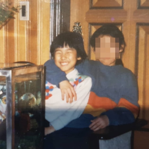 가수 이효리(왼쪽)과 친언니의 유년 시절/ 사진=인스타그램