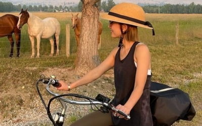 '뉴욕댁' 이진, 미국에서 말 농장주 됐나…너른 목초지에 미소 [TEN★]