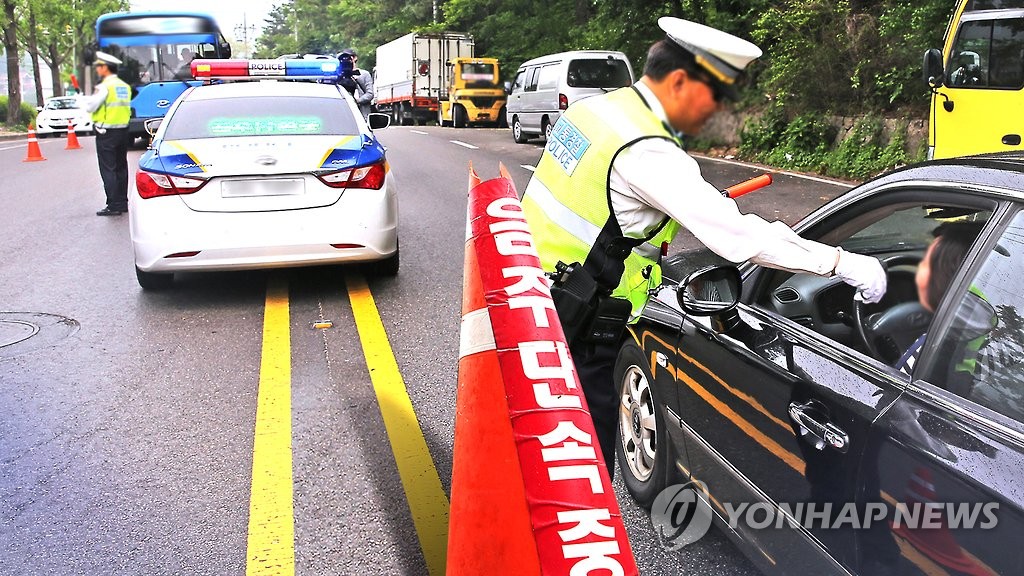 음주운전 신고하겠다는 목격자들 흉기로 위협한 50대 집행유예