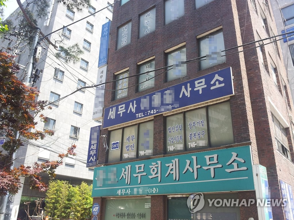 헌재 "변호사에 세무사 자격 자동부여 폐지는 합헌"(종합)