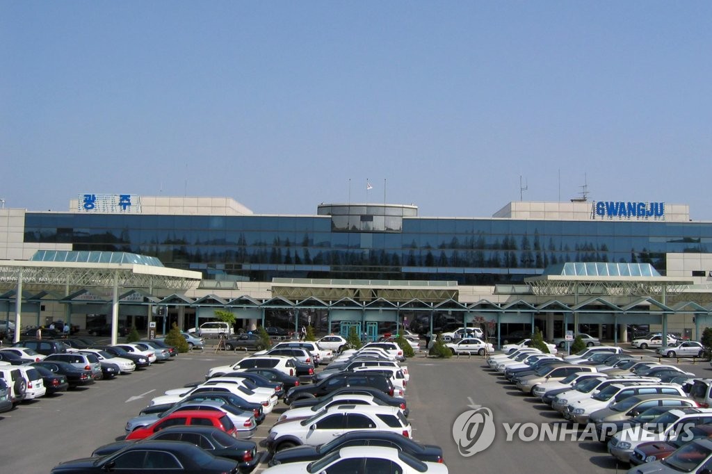 '휴일·연장근무 NO?, 백신 NO!' 광주공항 자회사직원 갑질 논란