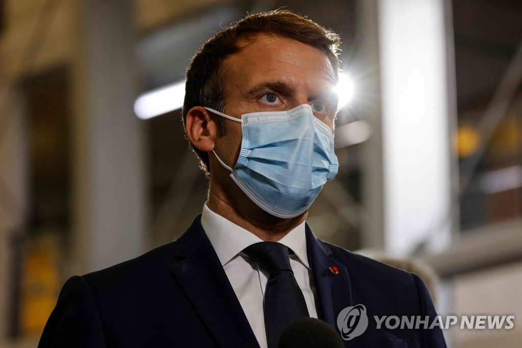 프랑스, 전국적 항의시위에도 백신여권 입법