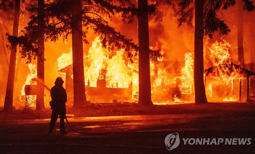 미 캘리포니아 산불 11일째 계속…건물 1만여채 위협