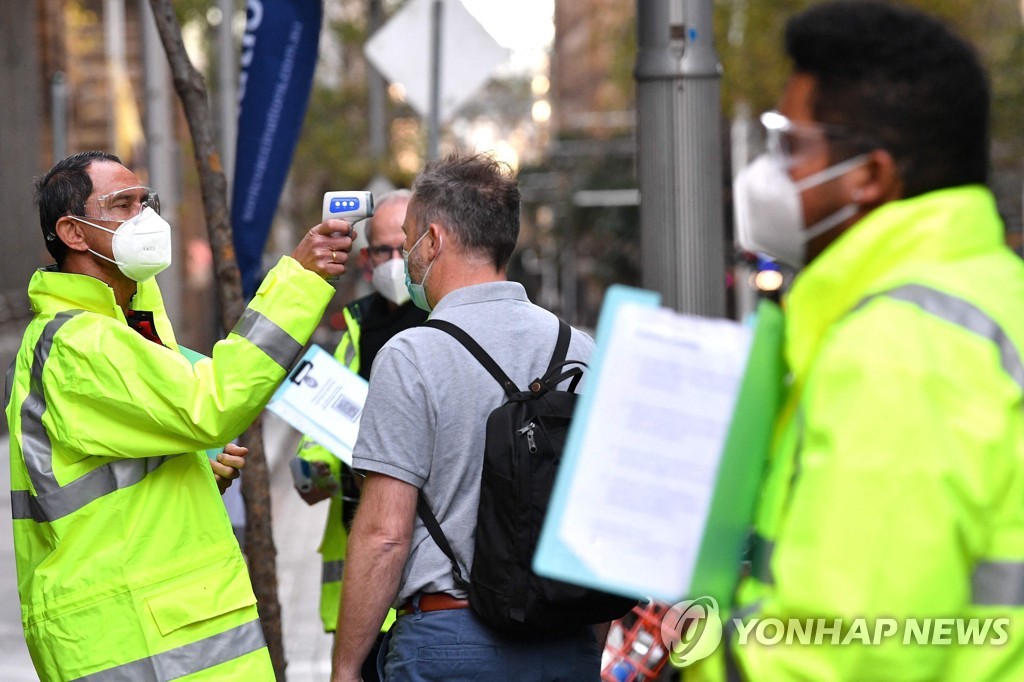 전세계 재유행 공포…백신 의무화·마스크 재착용·봉쇄 연장