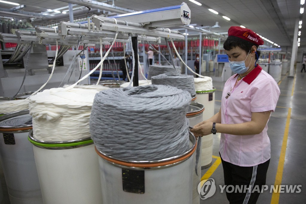 美 '노예노동 제재' 선언하니…中기업, 위구르족 고용 중단