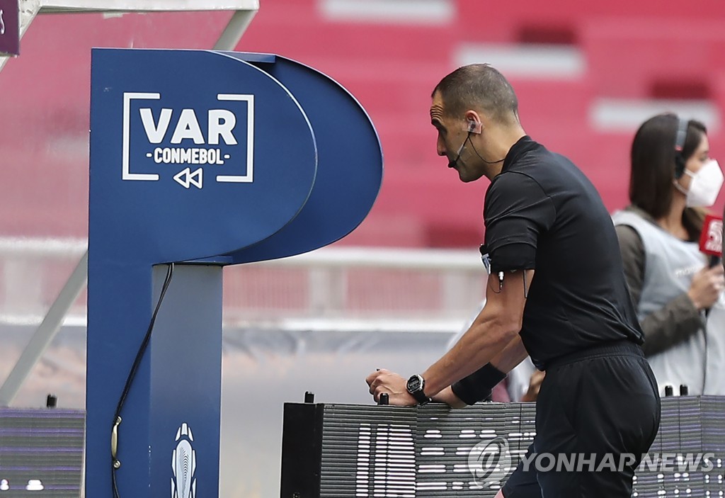 [올림픽] 축구 조별리그부터 VAR 시행…교체는 기본 5명