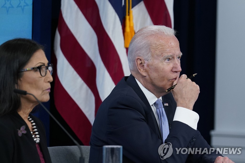 서부지역 살인적 폭염·산불에…바이든, 주지사들과 대책회의