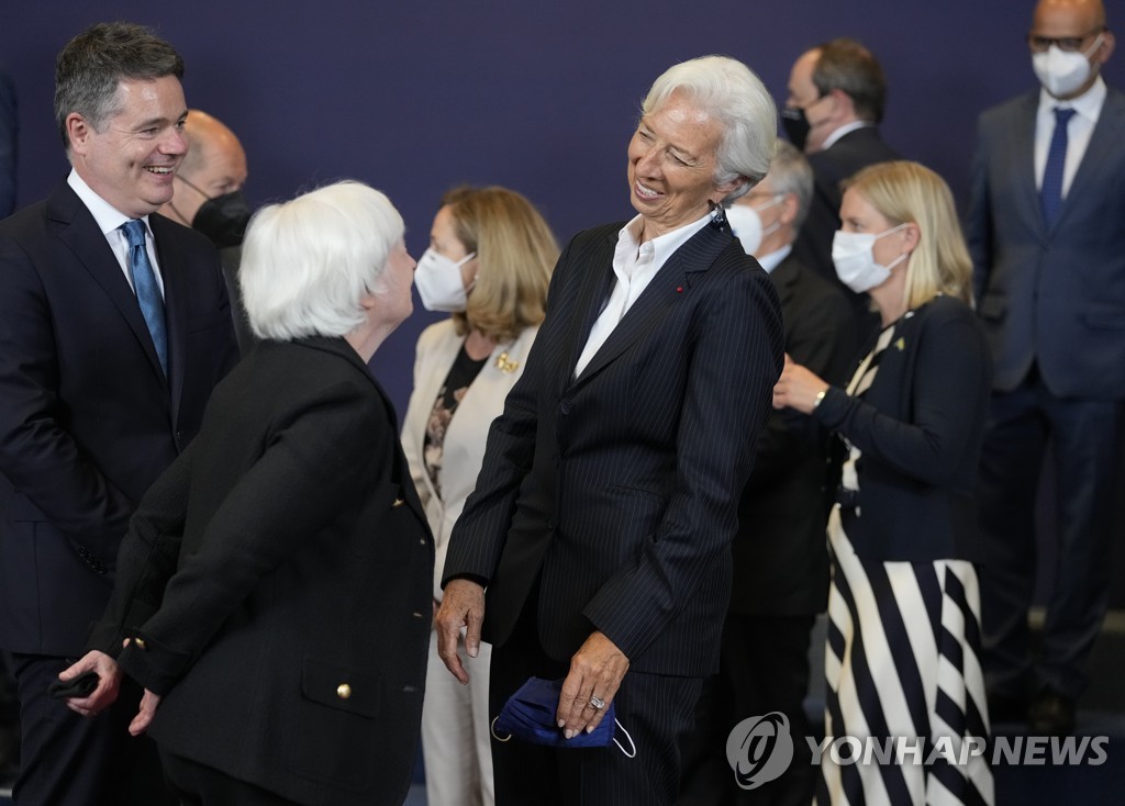 EU, 자체 디지털세 부과 계획 잠정 중단…미국 압박에 백기