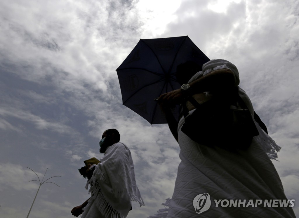 [사진톡톡] 코로나 대유행 속 두번째 사우디 메카 성지순례