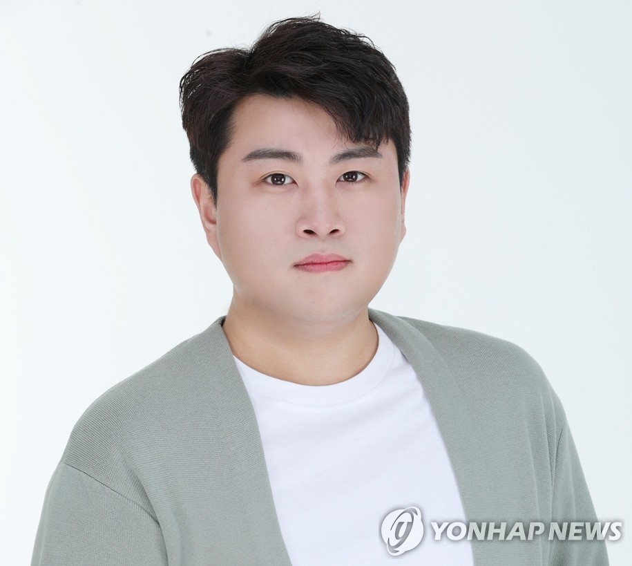 트로트 가수 김호중, 폭행 혐의로 경찰 조사(종합)