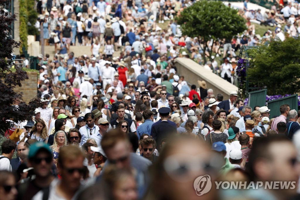 윔블던테니스, 내일부터 만원 관중…입장 제한 없애기로