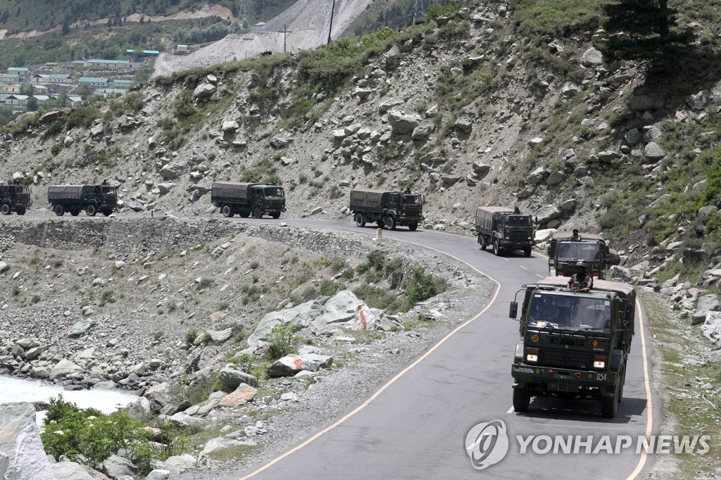 WSJ "중국-인도 국경에 병력 수만명 집결…수십년만에 최대"