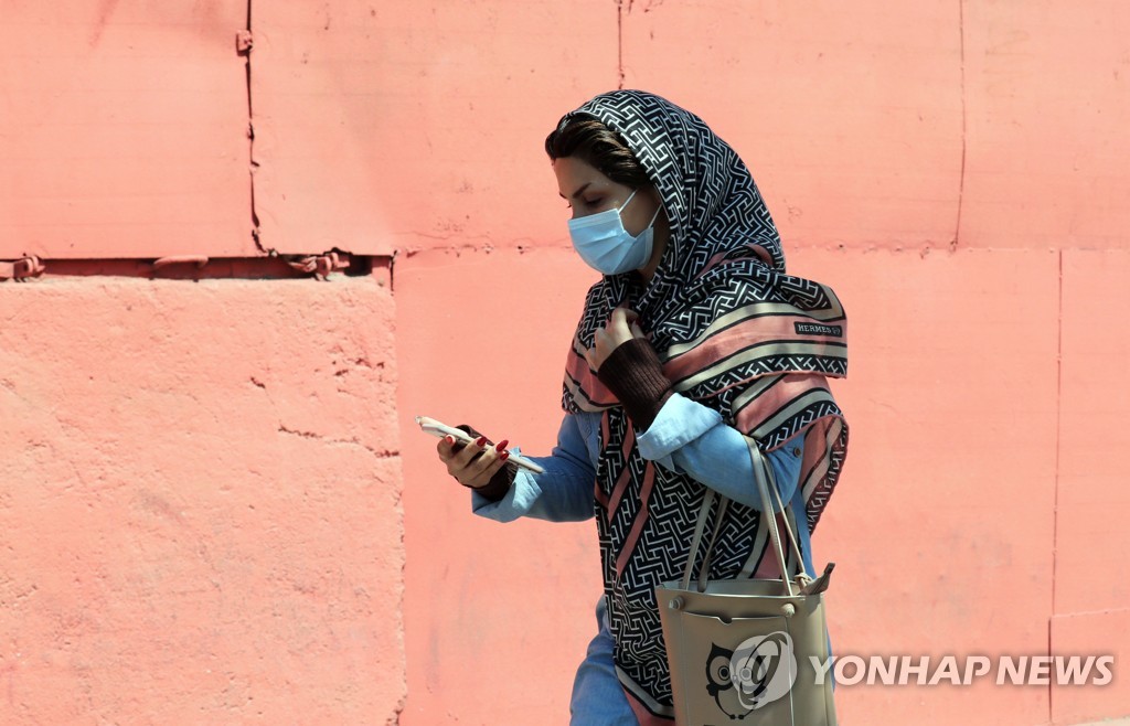 이란 의회, 인스타·왓츠앱 추가 차단 의결…젊은층 불만