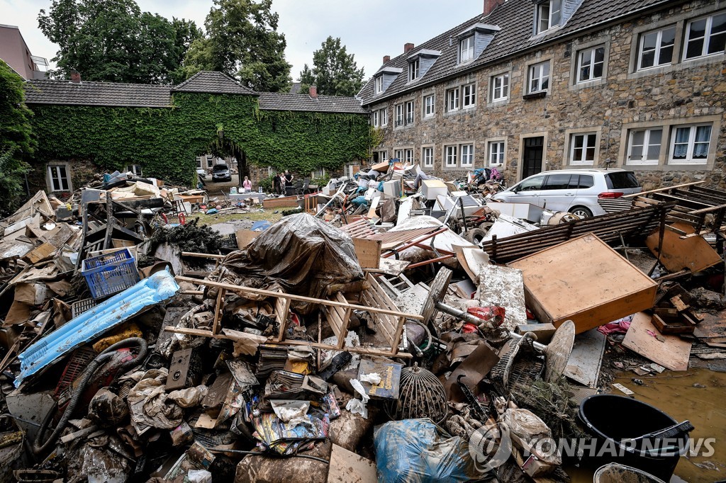 독일 홍수 사망자 166명으로 늘어…"재해대책 후진국 수준" 비판