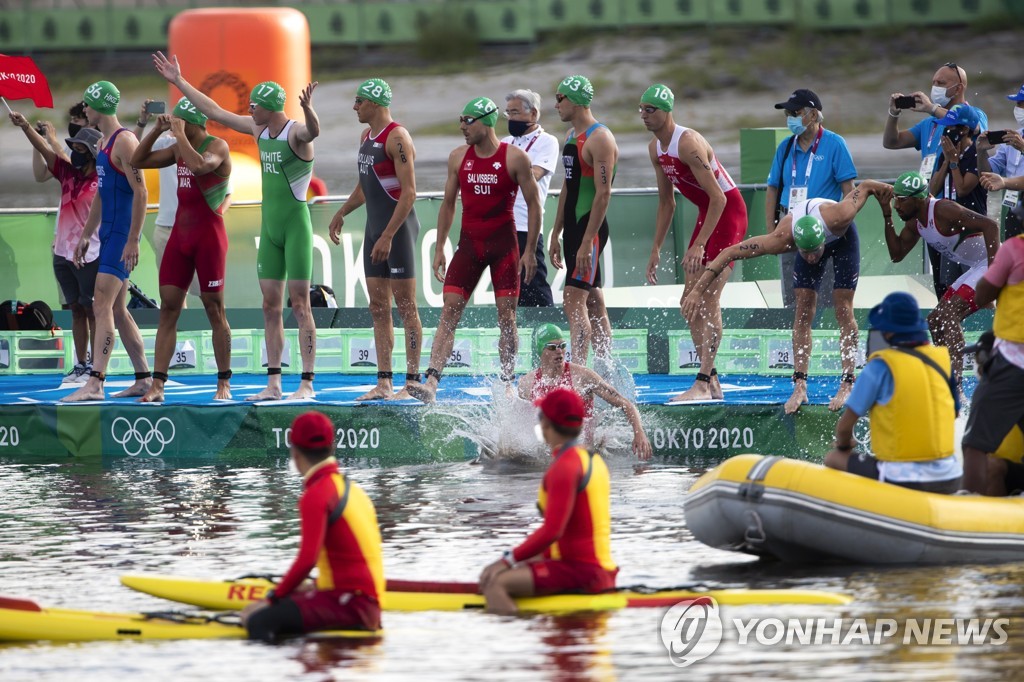 -올림픽- 블룸멘펠트 트라이애슬론 남자 개인 우승…재출발 해프닝도