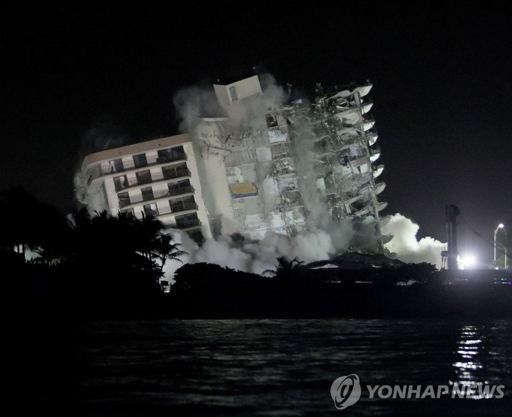 플로리다 붕괴 아파트 잔존 부분 폭파 철거…구조작업 중단