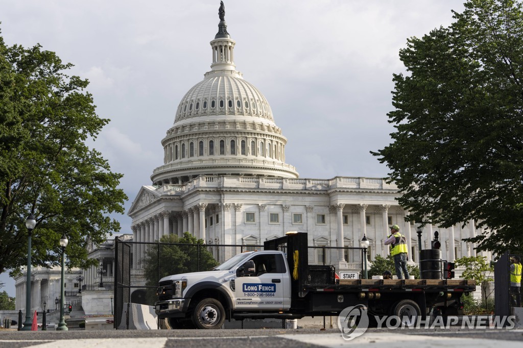 난입사태 6개월 만에…미 의사당 펜스 철거